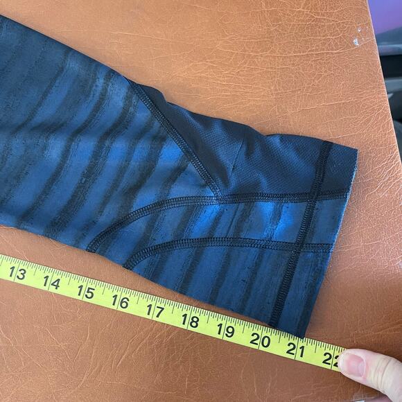 Lululemon Run Inspire Crop II Full On Luxtreme Good Vibes Blue Black Size 8 Yoga - Picture 10 of 10